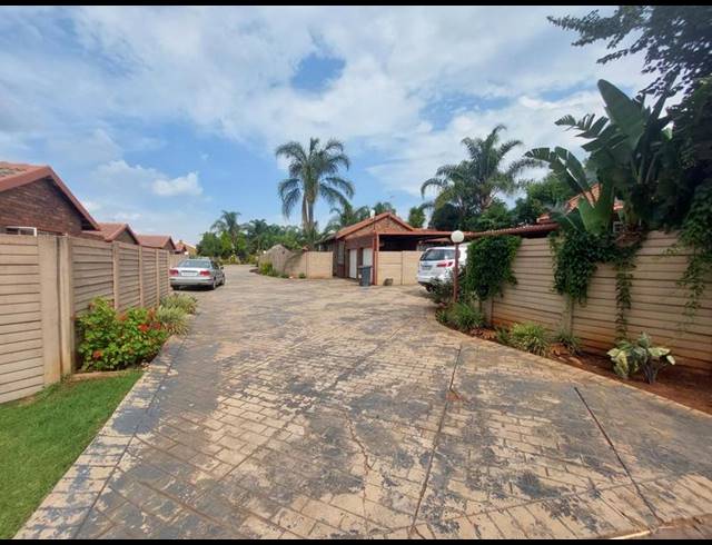 2 BEDROOM TOWNHOUSE FOR SALE IN HIGHVELD